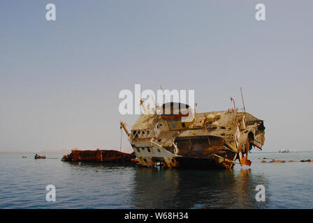 I resti del Loullia sul bordo settentrionale di Gordon Reef nello stretto di Tiran vicino a Sharm el Sheikh, Egitto Foto Stock