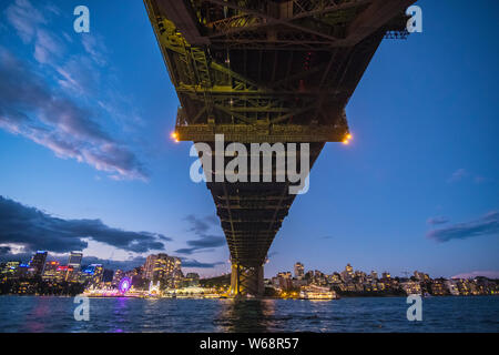 Il Ponte del Porto di Sydney è un patrimonio di acciaio elencati attraverso il ponte di arco attraverso il porto di Sydney che porta rampa, vehicular, Bicicletta e Pedonale t Foto Stock