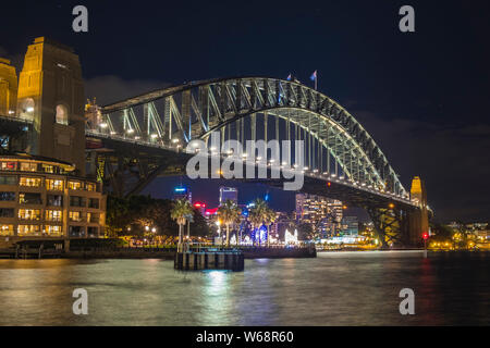 Il Ponte del Porto di Sydney è un patrimonio di acciaio elencati attraverso il ponte di arco attraverso il porto di Sydney che porta rampa, vehicular, Bicicletta e Pedonale. Foto Stock