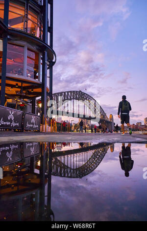 Il Ponte del Porto di Sydney è un patrimonio di acciaio elencati attraverso il ponte di arco attraverso il porto di Sydney che porta rampa, vehicular, Bicicletta e Pedonale. Foto Stock