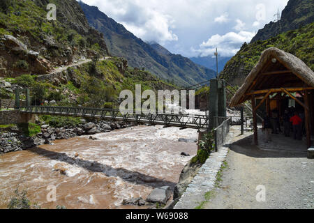 Vista del punto di partenza per il classico cammino Inca di Machu Picchu in Perù Foto Stock