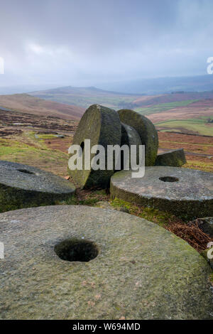 Macine in pietra sul bordo Stanage Foto Stock