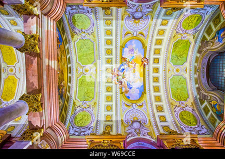 VIENNA, Austria - 2 Marzo 2019: il colorato soffitti del corridoio nella Biblioteca Nazionale Austriaca con meravigliosi affreschi in stile antico, il 2 marzo Foto Stock