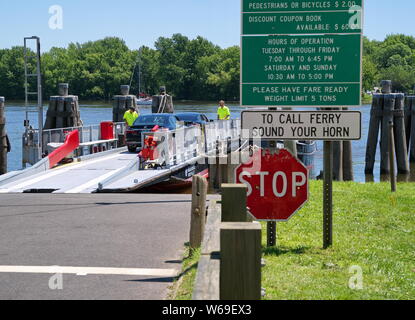 Rocky Hill, CT, Stati Uniti d'America. Jun 2019. Operazioni di traghettare sul percorso tra collina rocciosa e Glastonbury. Editoriale illustrativa. Foto Stock