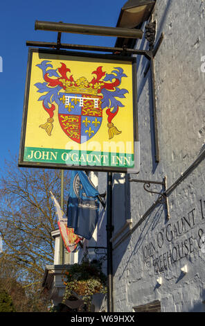 Pub colorati segno a John O'Gaunt Inn, freehouse ppub e ristorante in Hungerford Town Center, una storica città mercato in Berkshire, Inghilterra Foto Stock