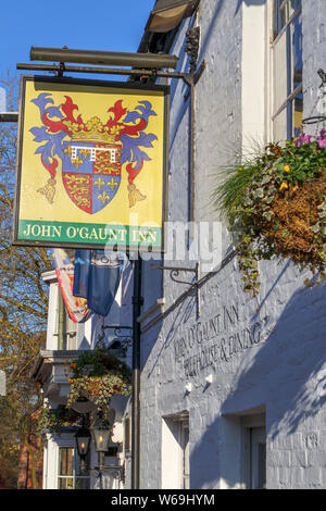 Pub colorati segno a John O'Gaunt Inn, freehouse ppub e ristorante in Hungerford Town Center, una storica città mercato in Berkshire, Inghilterra Foto Stock