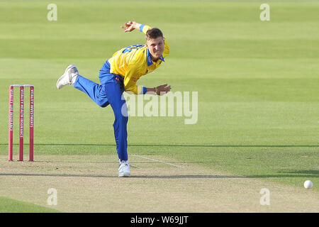 CHESTER LE STREET, Inghilterra 31 luglio Brydon Carse di Durham bowling durante la vitalità T20 Blast match tra Durham County Cricket Club e Leicester Volpi a Emirates Riverside, Chester le street mercoledì 31 luglio 2019. (Credit: Mark Fletcher | MI News) Credito: MI News & Sport /Alamy Live News Foto Stock