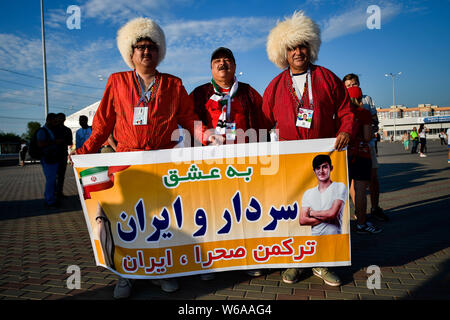 Ventole iraniano si raccolgono al di fuori della Mordovia Stadio Arena prima del gruppo B match tra Portogallo e Iran durante la Coppa del Mondo FIFA 2018 in Saransk, R Foto Stock