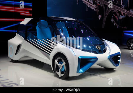 --FILE--una Toyota FCV Plus concept car è sul display durante il XIII Beijing International Automotive Exhibition, noto anche come Auto China 2016, in bei Foto Stock