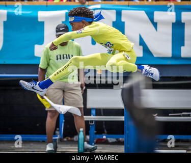 Greensboro, Nord Carolina, Stati Uniti d'America. 31 Luglio, 2019. Warren Gougisha III compete nei ragazzi 80 metri ostacoli 11 anni durante il 2019 AAU Junior Giochi Olimpici a BB&T Stadium di Greensboro, Nord Carolina. Prentice C. James/CSM/Alamy Live News Foto Stock