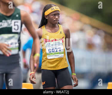 Greensboro, Nord Carolina, Stati Uniti d'America. 31 Luglio, 2019. Cha'iel Johnson di Miami Gardens Xpress si prepara per l'inizio delle ragazze 800 metro eseguire 14 anni finali durante il 2019 AAU Junior Giochi Olimpici a BB&T Stadium di Greensboro, Nord Carolina. Prentice C. James/CSM/Alamy Live News Foto Stock