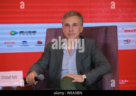 Attore austro-tedesca Christoph Waltz assiste ad una valutazione per la riunione del xxi Festival Cinematografico Internazionale di Shanghai in Cina a Shanghai, 16 giugno 2018. Foto Stock