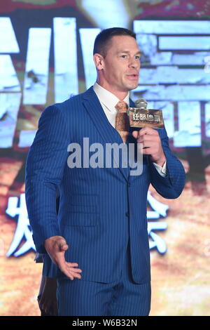 American wrestler e attore John Cena partecipa a una conferenza stampa per il lancio di un nuovo film "Project X" durante il XXI Shanghai International F Foto Stock