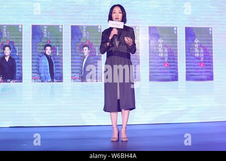 Attrice cinese Zhou Xun partecipa a un evento di lancio per uno spettacolo TV a Pechino, in Cina, il 26 maggio 2018. Foto Stock