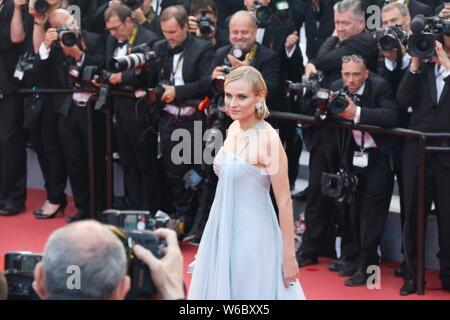 Tedesco-americana attrice Diane Kruger arriva sul tappeto rosso per la premiere caso di 'Sinchiostro o nuotare' durante la settantunesima Cannes Film Festival di Cannes Foto Stock