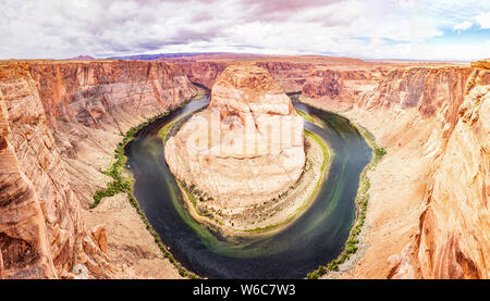 Curva a ferro di cavallo, Arizona. A forma di ferro di cavallo incisa meandro del fiume Colorado, Stati Uniti Foto Stock