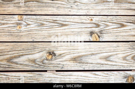 Tavola di legno a fondo pieno, texture. Doghe in legno colore naturale a pavimento o a parete Foto Stock