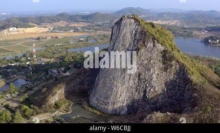 Pattaya, Tailandia - 18 Maggio 2019: immagini di Buddha scolpite sulla montagna. Il Buddha Mountain in Pattaya Thailandia Foto Stock