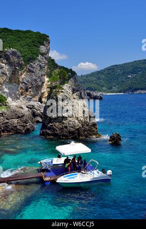La Grotta Beach Bar,Paleokastritsa,Corfù, Grecia Foto Stock