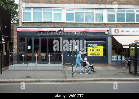 L'esterno della catena di caffetterie Patisserie Valerie, oggi chiusa, a Turnham Green, Londra, Inghilterra, Regno Unito Foto Stock