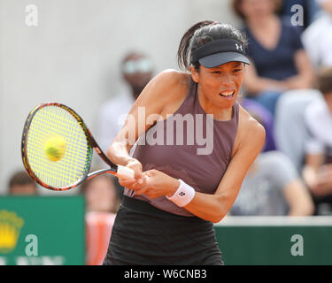 Taiwan giocatore di tennis Su-Wei Hsieh Giocare il rovescio shot in French Open 2019 Torneo, Parigi, Francia Foto Stock