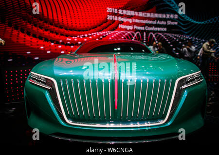 Un Hongqi (bandiera rossa) E-Jing GT vettura sportiva elettrica concept car di China FAW Group Corp. è sul display durante la XV Beijing International Automotive Foto Stock