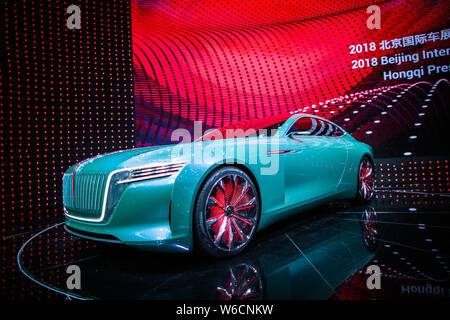 Un Hongqi (bandiera rossa) E-Jing GT vettura sportiva elettrica concept car di China FAW Group Corp. è sul display durante la XV Beijing International Automotive Foto Stock