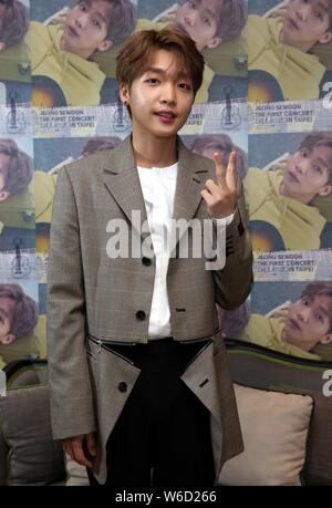 **TAIWAN OUT * * Sud cantante coreano Jeong Se-woon assiste un'intervista a Taipei, Taiwan, 28 aprile 2018. *** Caption locale *** Foto Stock