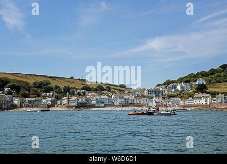 Kingsand e Cawsand visto dal traghetto a Cawsand Bay Foto Stock