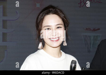 Hong Kong cantante e attrice Gillian Chung del duo pop gemelli partecipa ad un evento promozionale per Loewe a Hong Kong, Cina, 23 aprile 2018. Foto Stock