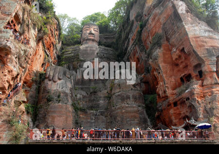 Il Leshan il Buddha gigante di Leshan o Grand Buddha vicino a Chengdu. Questo è il più alto in pietra statua di Buddha nel mondo. Leshan Buddha, Sichuan. UNESCO Foto Stock