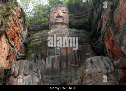 Il Leshan il Buddha gigante di Leshan o Grand Buddha vicino a Chengdu. Questo è il più alto in pietra statua di Buddha nel mondo. Leshan Buddha, Sichuan. UNESCO Foto Stock