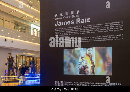 Vista del 'vendicatori: infinito la guerra" mostra al IAPM shopping mall in Cina a Shanghai, 17 agosto 2015. Con vendicatori: guerra infinita mania in Foto Stock