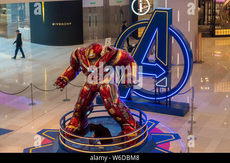 Una statua di Ironman è in mostra presso il 'vendicatori: infinito la guerra" mostra al IAPM shopping mall in Cina a Shanghai, 17 agosto 2015. Con AV Foto Stock