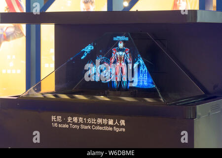 Vista del 'vendicatori: infinito la guerra" mostra al IAPM shopping mall in Cina a Shanghai, 17 agosto 2015. Con vendicatori: guerra infinita mania in Foto Stock