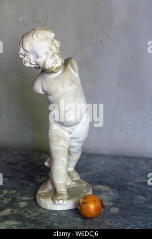 Il Cupido statua ha usato come un puntello in Paul Cezanne la pittura di vita ancora con il calco in gesso. Visualizzate nello studio del francese artista Post-Impressionist Foto Stock