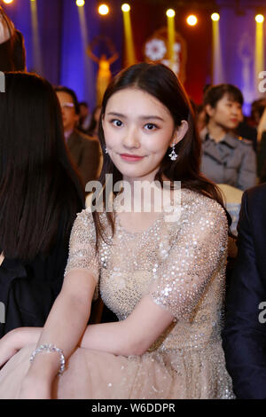 Attrice cinese Jelly Lin Yun pone durante la cerimonia di premiazione del 8° Beijing International Film Festival a Pechino in Cina, 22 aprile 2018. Foto Stock