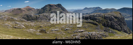 Vista verso un' Mhaidhdean da vicino Sgurr na Laocainn, Fisherfield foresta, Scozia Foto Stock