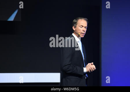 Mathias Carlbaum, capo delle operazioni commerciali, Executive Vice presidente e membro del Comitato Esecutivo della Scania AB, parla durante la manifestazione di lancio f Foto Stock