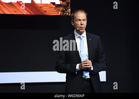 Mathias Carlbaum, capo delle operazioni commerciali, Executive Vice presidente e membro del Comitato Esecutivo della Scania AB, parla durante la manifestazione di lancio f Foto Stock