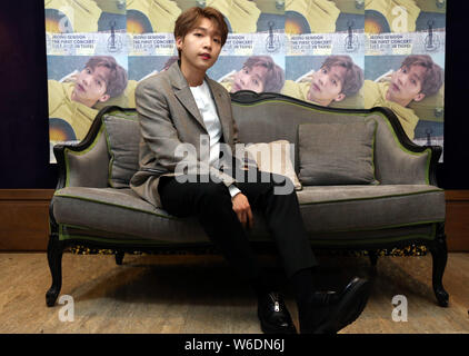 **TAIWAN OUT * * Sud cantante coreano Jeong Se-woon assiste un'intervista a Taipei, Taiwan, 28 aprile 2018. *** Caption locale *** Foto Stock