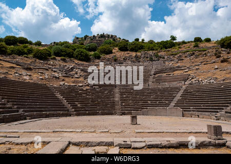 Il Greco antico anfiteatro di Assos nella moderna Turchia Foto Stock