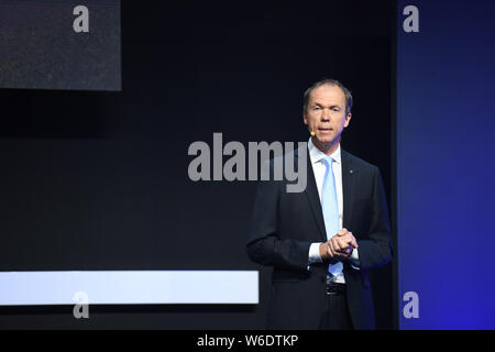 Mathias Carlbaum, capo delle operazioni commerciali, Executive Vice presidente e membro del Comitato Esecutivo della Scania AB, parla durante la manifestazione di lancio f Foto Stock