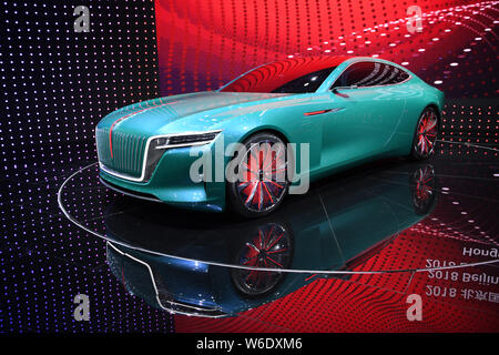 Un Hongqi (bandiera rossa) E-Jing GT vettura sportiva elettrica concept car di China FAW Group Corp. è sul display durante la XV Beijing International Automotive Foto Stock