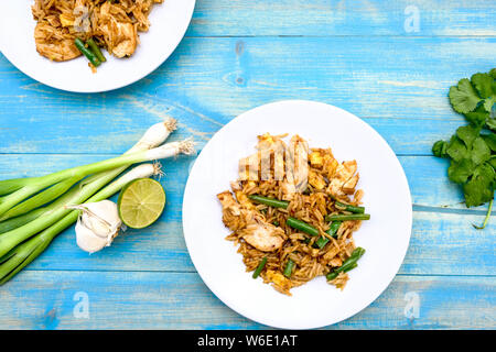 Stile asiatico il Nasi Goreng pollo e farina di riso con spazio di copia Foto Stock