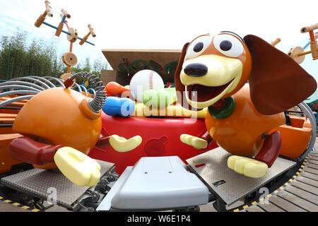 Vista interna del settimo terra a tema, Disney Pixar Toy Story Land, nella Shanghai Disneyland a Shanghai la Disney Resort di Pudong, Shanghai, C Foto Stock