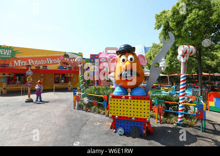 Vista interna del settimo terra a tema, Disney Pixar Toy Story Land, nella Shanghai Disneyland a Shanghai la Disney Resort di Pudong, Shanghai, C Foto Stock