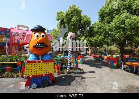 Vista interna del settimo terra a tema, Disney Pixar Toy Story Land, nella Shanghai Disneyland a Shanghai la Disney Resort di Pudong, Shanghai, C Foto Stock