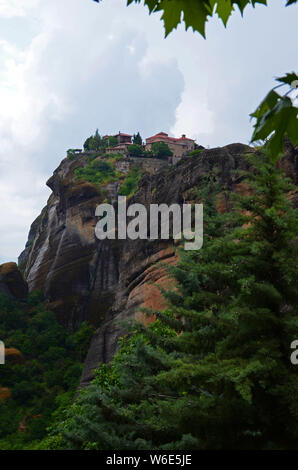 Meteora - un complesso di monasteri, la seconda più grande della dimensione dopo il Monte Athos, situato sulle cime delle rocce di Tessaglia, nel nord della Grecia, vicino a t Foto Stock