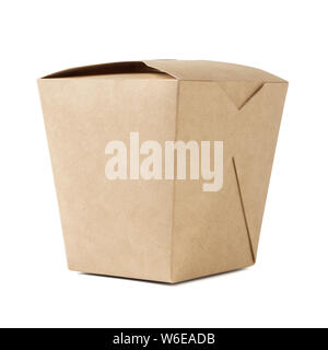 Carta Kraft per scatola di cibo da asporto. Chiuso il contenitore di cartone per la consegna del cibo. Isolato su sfondo bianco. Foto Stock